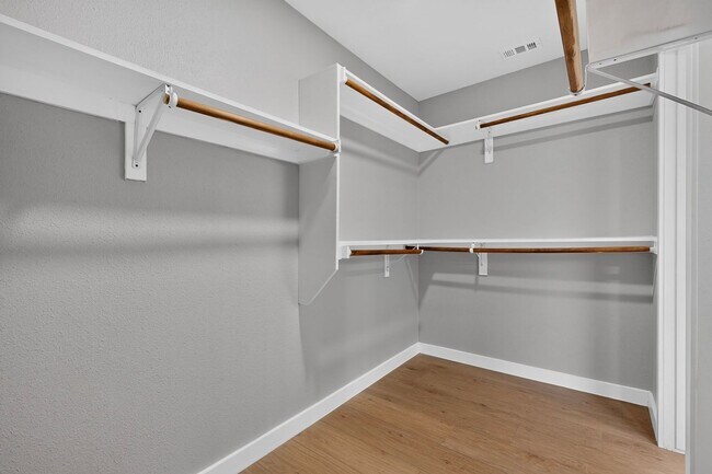 Building Photo - Beautifully Renovated Home In Carrollton Ready For Move-in