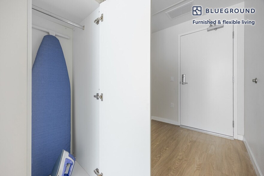 Building Photo - 200 Mesnager St