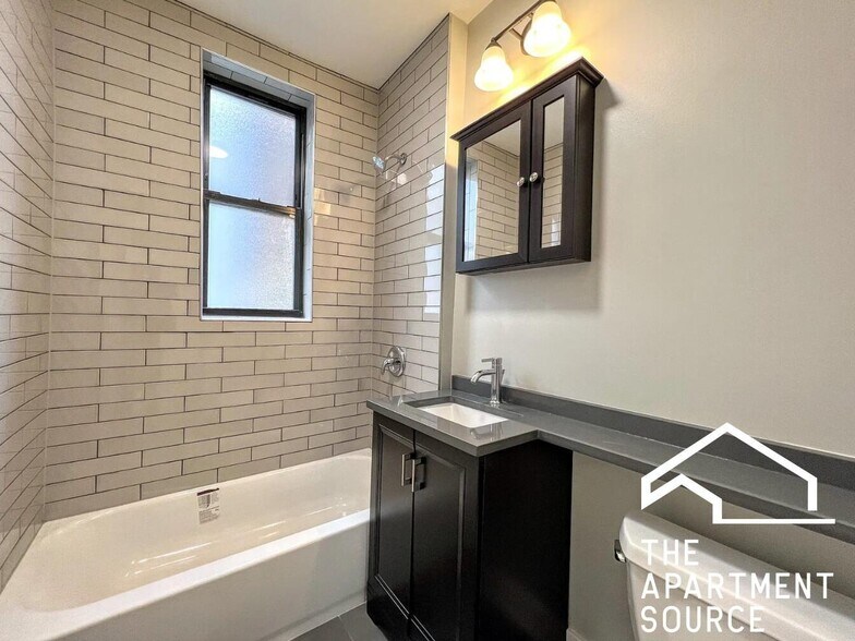 Building Photo - 4419 N Wolcott Ave