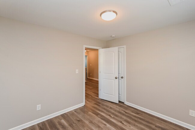 Building Photo - 3 Bedroom Charlotte Home
