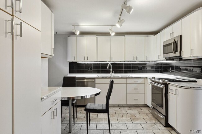 Building Photo - 8341 Decoy Run