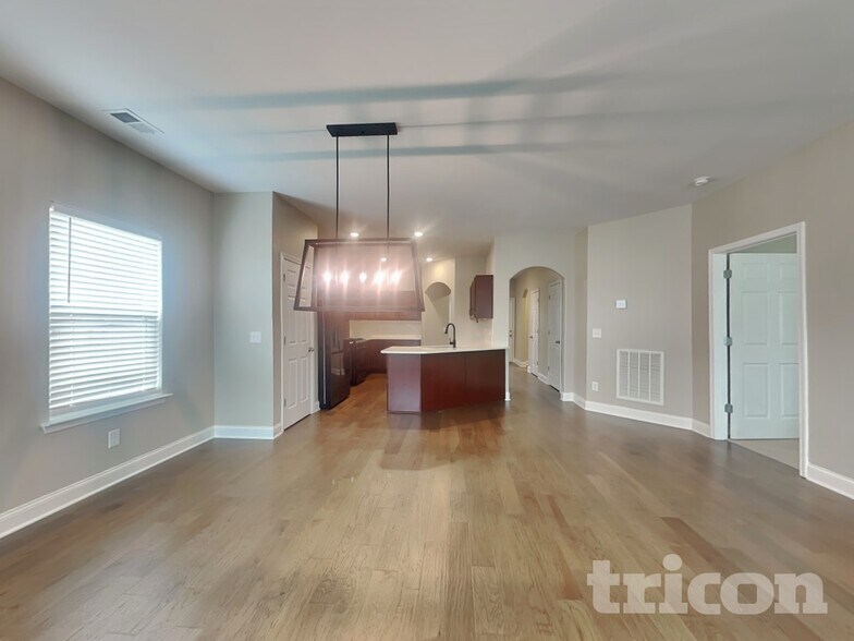 Building Photo - 1013 Wickshire Dr