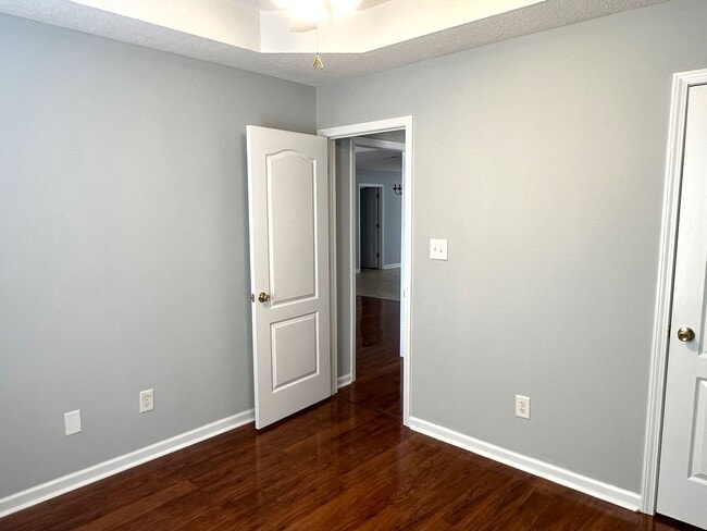 Building Photo - Absolutely Adorable Home Near Lake Joy Elementary