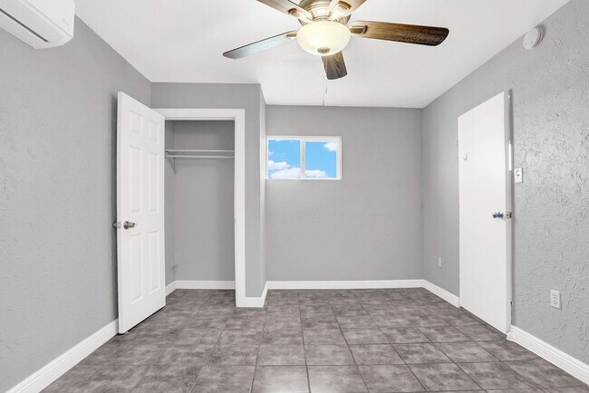 Building Photo - Central 1 Bedroom 1 Bath
