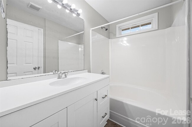 Building Photo - 5194 Brooktree Dr