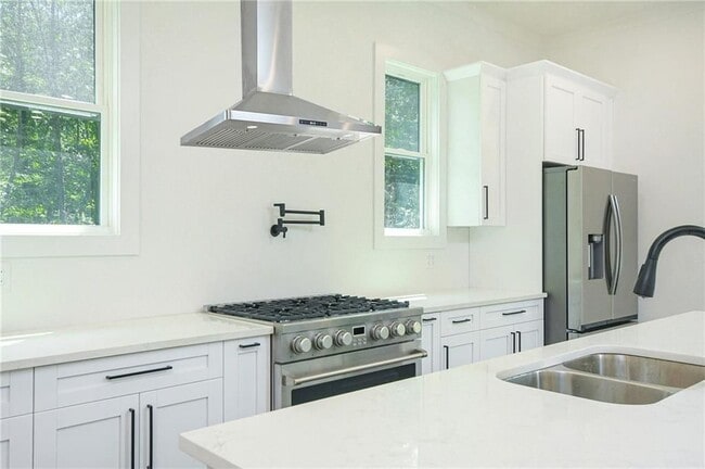 Building Photo - 3604 Pineview Cir NW