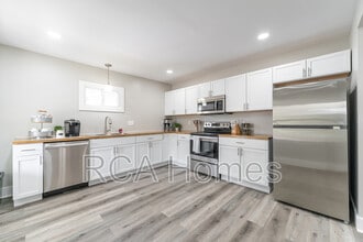 Building Photo - 537 N Sheffield Ave