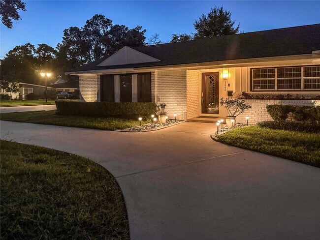 Building Photo - 5666 Overbrook Ln