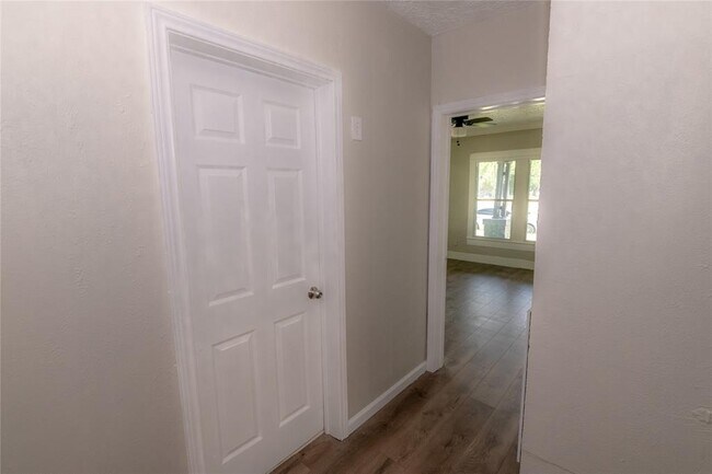 Building Photo - 200 W James Ave