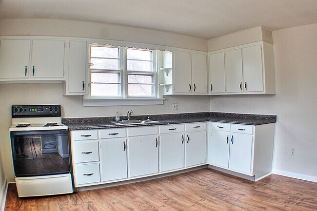 Building Photo - 43 Beckers Grove