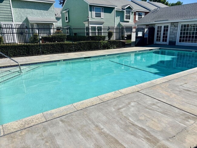 Building Photo - 5640 Riverside Dr