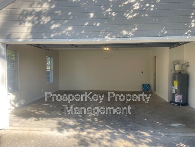 Building Photo - 207 Timber Ridge Dr