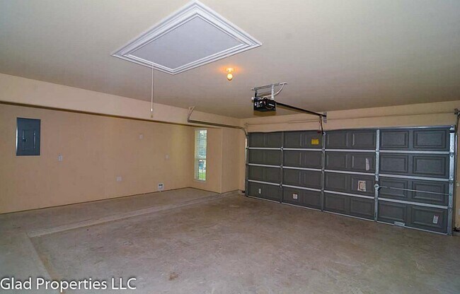 Building Photo - 16911 Ranger Ridge Dr