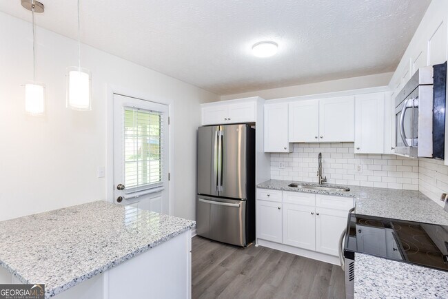 Building Photo - 6551 Bussell Way