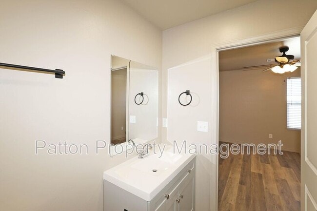 Building Photo - 10524 Tierra Sta. Dr