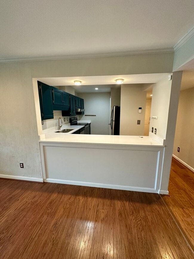 Building Photo - Spacious 2 Bedroom, 2 Bathroom Condominium with City Views