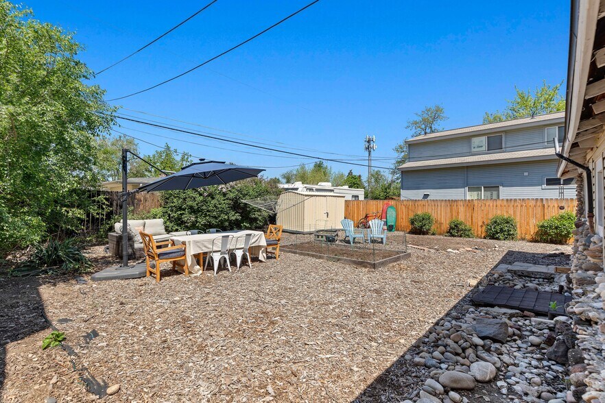 Building Photo - 1045 N Clithero Dr