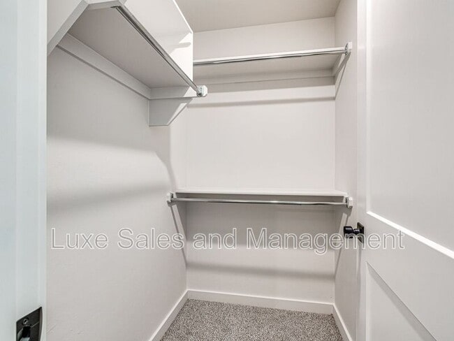 Building Photo - 610 W 2nd St