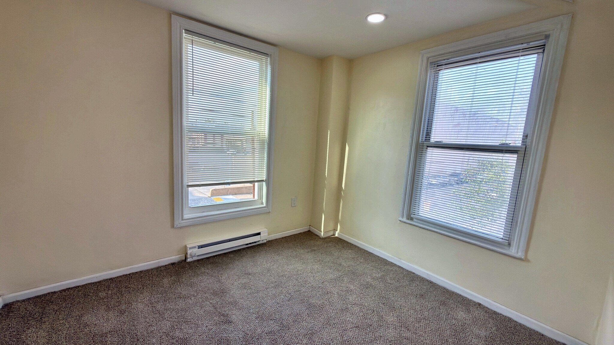 Building Photo - 547 N Silk St