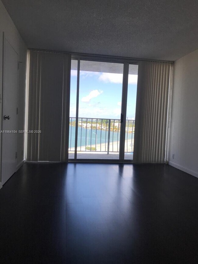 Building Photo - 7601 E Treasure Dr