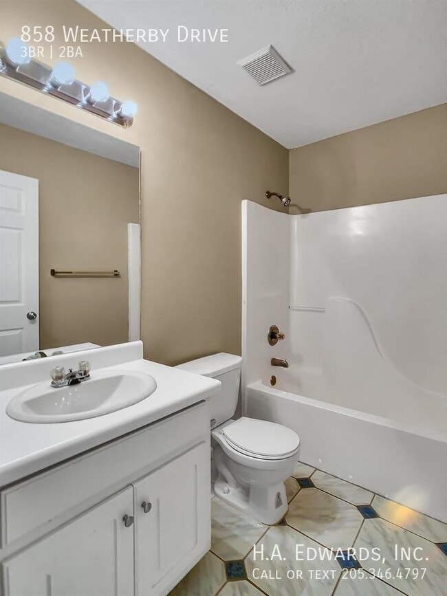 Building Photo - 858 Weatherby Dr
