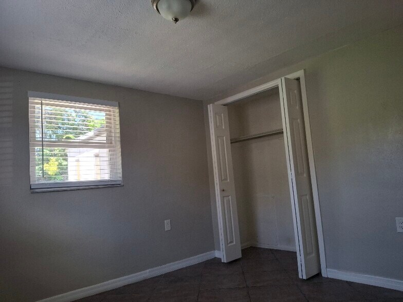 Building Photo - 1663 Plum Tree Rd