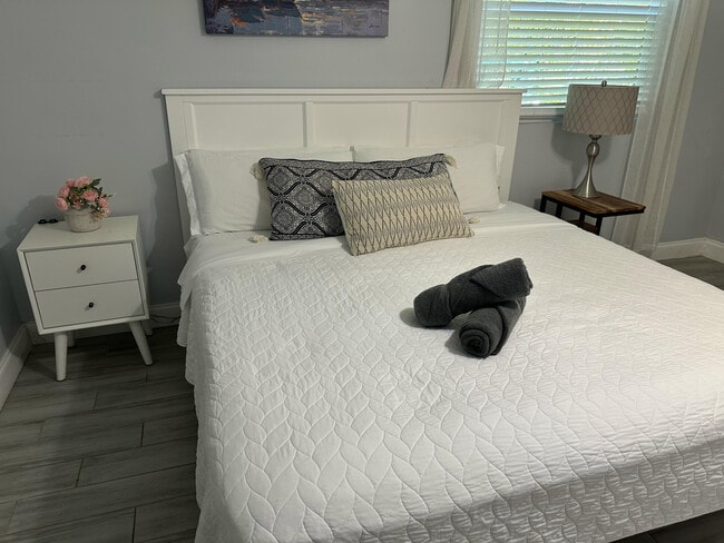 Building Photo - 1258 Beach Rd