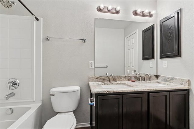 Building Photo - 3005 Groveland Terrace