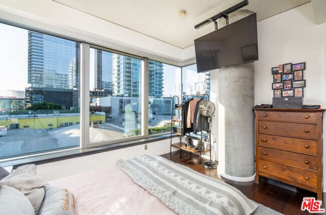 Building Photo - 1155 S Grand Ave