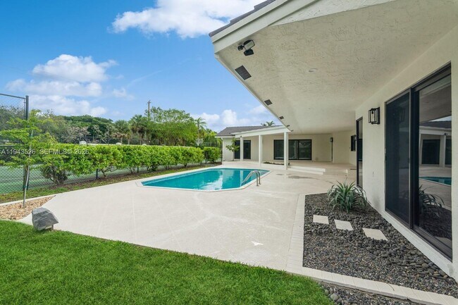 Building Photo - 15405 SW 73rd Ct