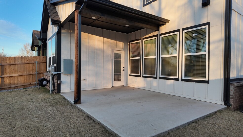 Building Photo - 4617 S East Ave