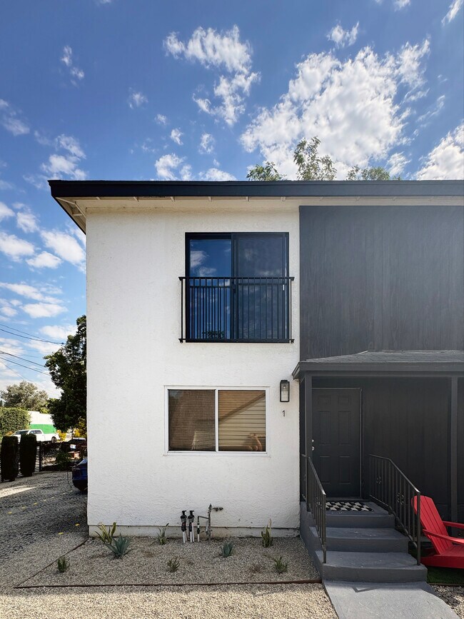 Building Photo - 5646 Aldama St