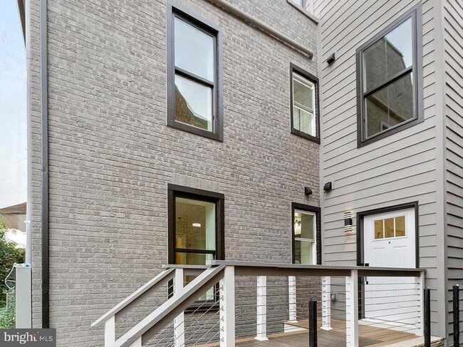 Building Photo - 5404 4th St NW