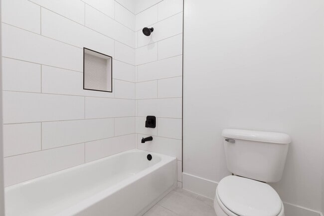 Building Photo - Gorgeous 5 bed 3.5 bath in Desert Canyons