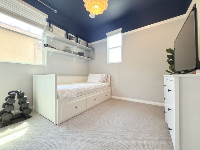 Building Photo - Beautiful 3 Bedroom in Private Community