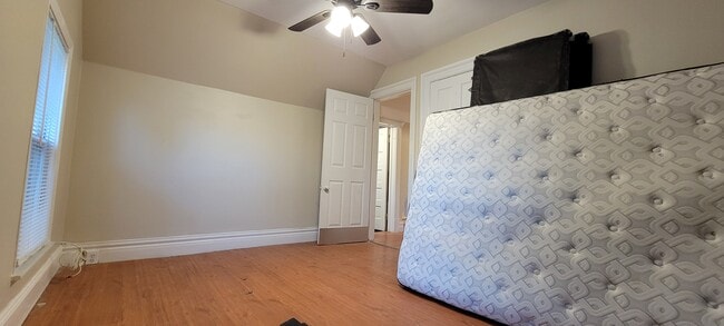 Building Photo - 628 25th St