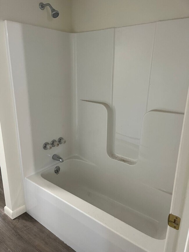 Building Photo - Newly Remodeled Single Family Home - Howar...