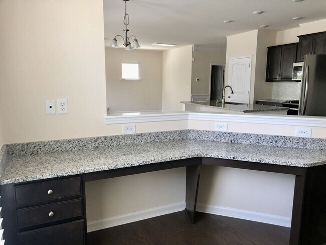 Building Photo - 4 Bed, 3 Bath in Desirable Apex