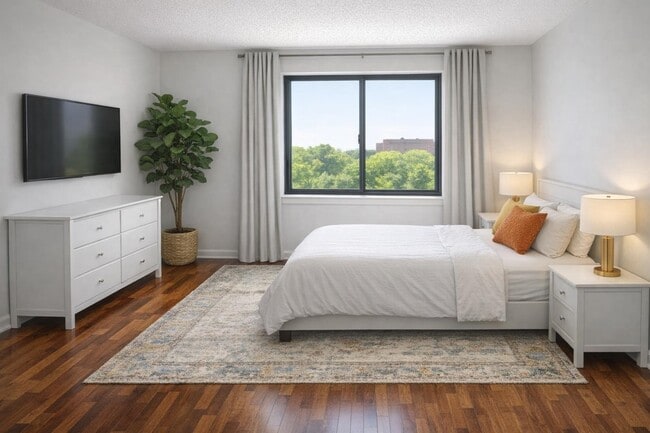 Building Photo - 700 1st St