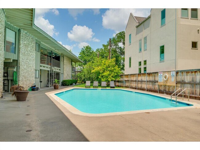 Building Photo - 2308 Enfield Rd