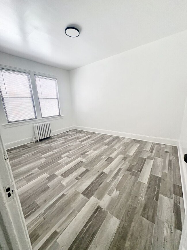 Interior Photo - 5400 LLC - CORPORATE