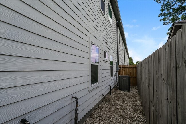 Building Photo - 8318 Curry Rd