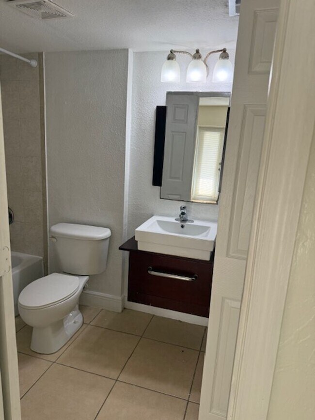 Building Photo - Gorgeous Sunset views. 2 bedroom 2 bath condo