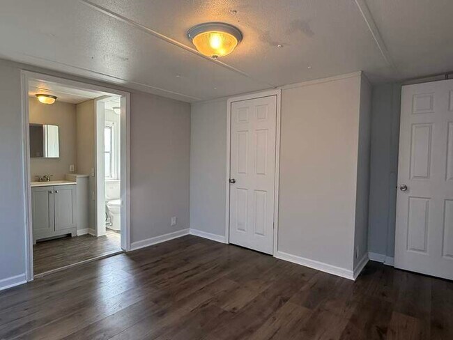 Building Photo - 107 Gouge Dr