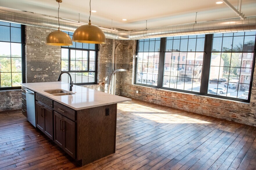 #307 Kitchen/Living Room - View 21