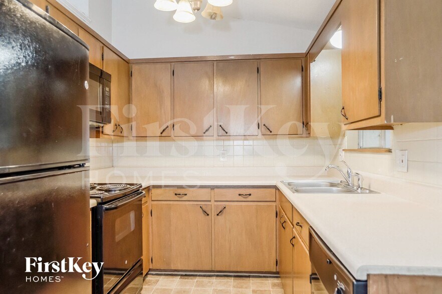 Building Photo - 5106 S Grand Ave