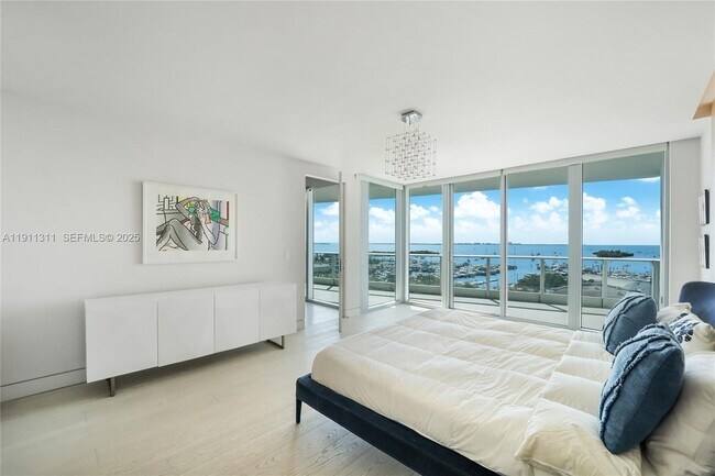 Building Photo - 2627 S Bayshore Dr