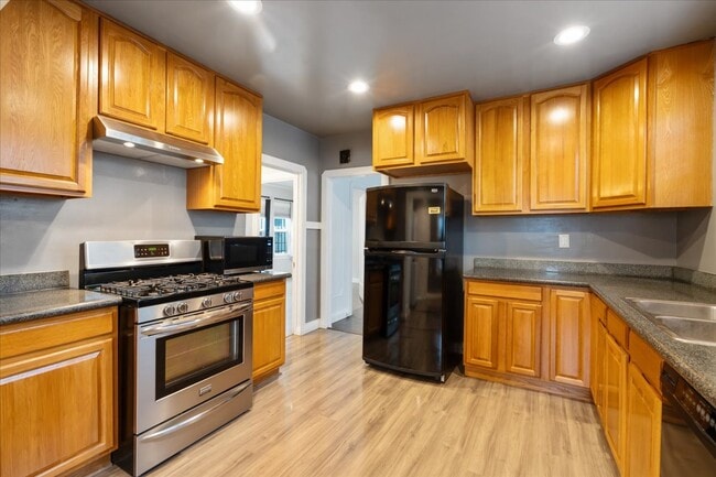 Building Photo - 2672 77th Ave