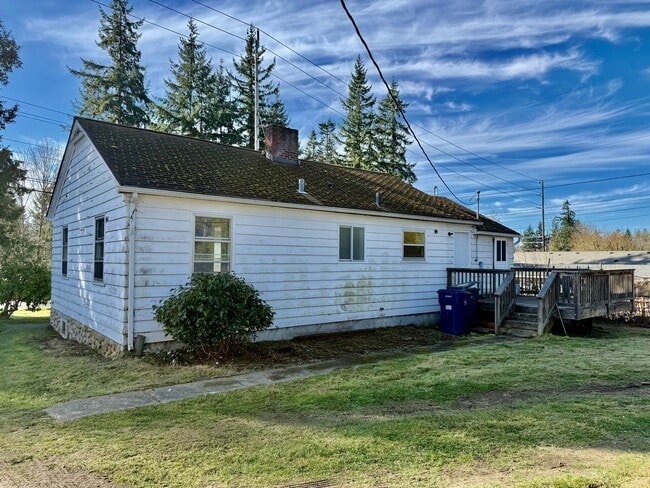 Building Photo - Spacious 2 bed/ 1 bath Home with Fenced Yard $2550/mo.