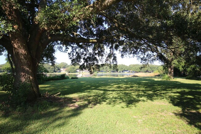 Building Photo - Waterfront Living Nearby – 2/2 Townhouse w...